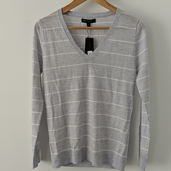 Banana Republic Merino V-neck sweater - Picture 1 of 5